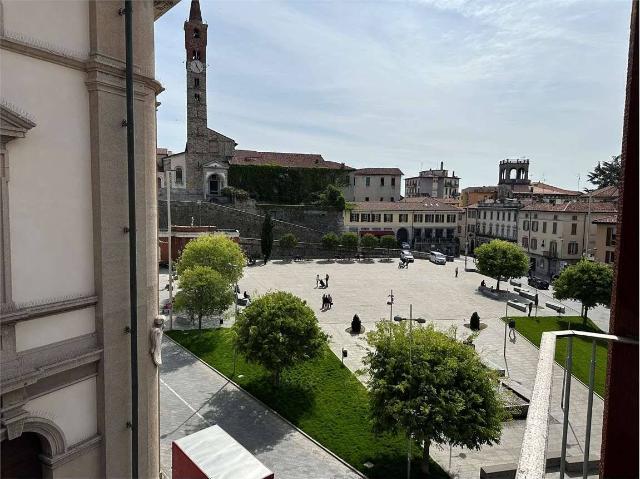 2-room flat in Via Corbetta, 1, Cantù - Photo 1