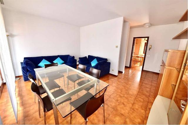 3-room flat in Via Petrarca , 15, Cantù - Photo 1