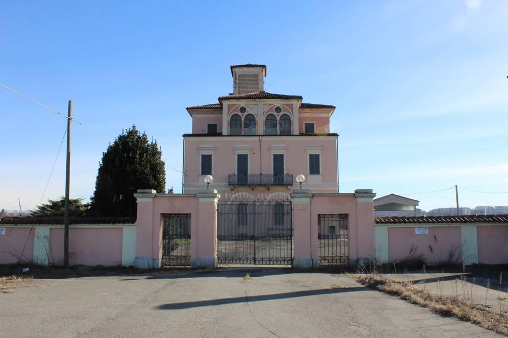 Palazzina commerciale in affitto a Novara