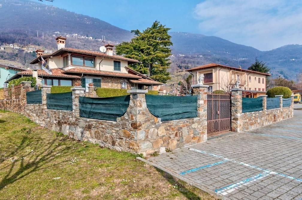 Villa in vendita a Gera Lario