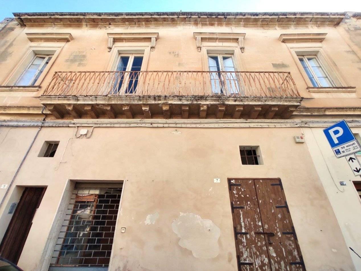 Palazzina commerciale in vendita a San Cesario Di Lecce