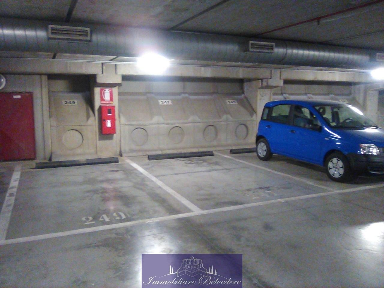 Parcheggio chiuso in Piazza Adua 4, Firenze - Foto 1