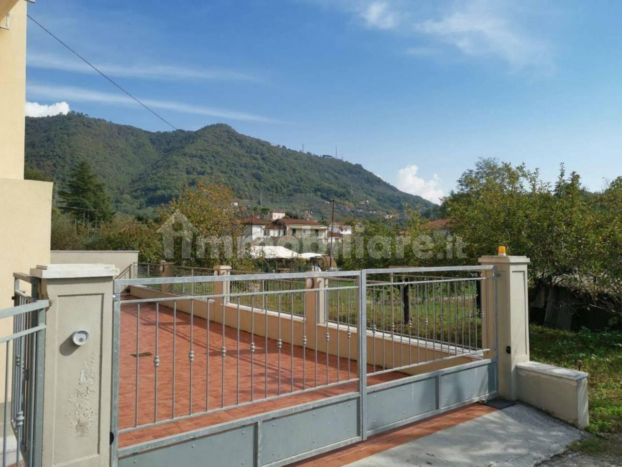 Villa bifamiliare in vendita a Luni