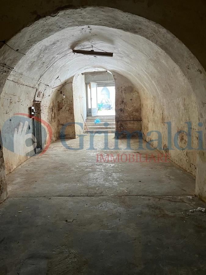 Laboratorio in Via Pedaggio Santa Chiara 123, Trani, {3} - Foto 1
