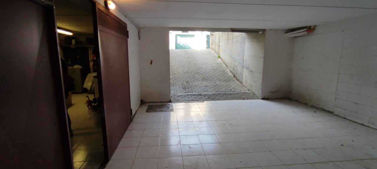 Garage - Autosilos - Parcheggio in , Vicchio, {3} - Foto 2
