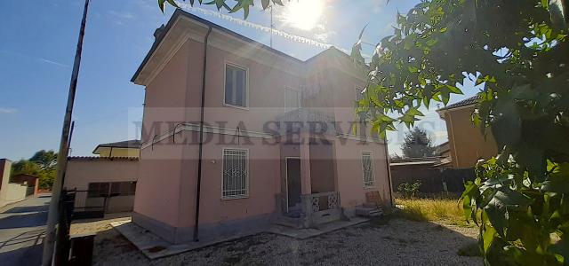 Villa in Via Trieste N° 53, Garlasco - Foto 1