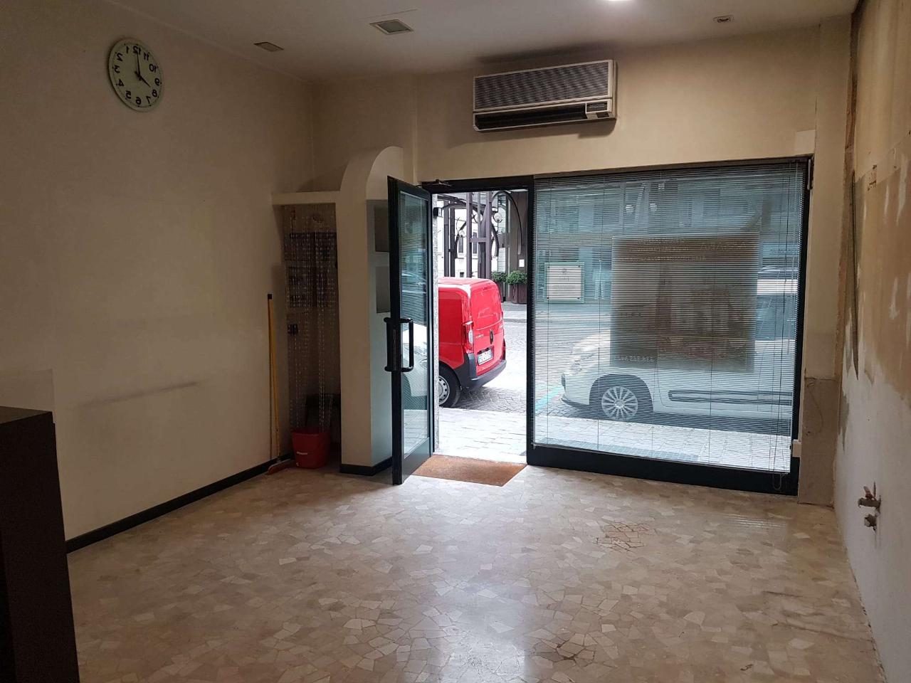 Negozio in Via Fratelli d'Italia, Busto Arsizio, {3} - Foto 2