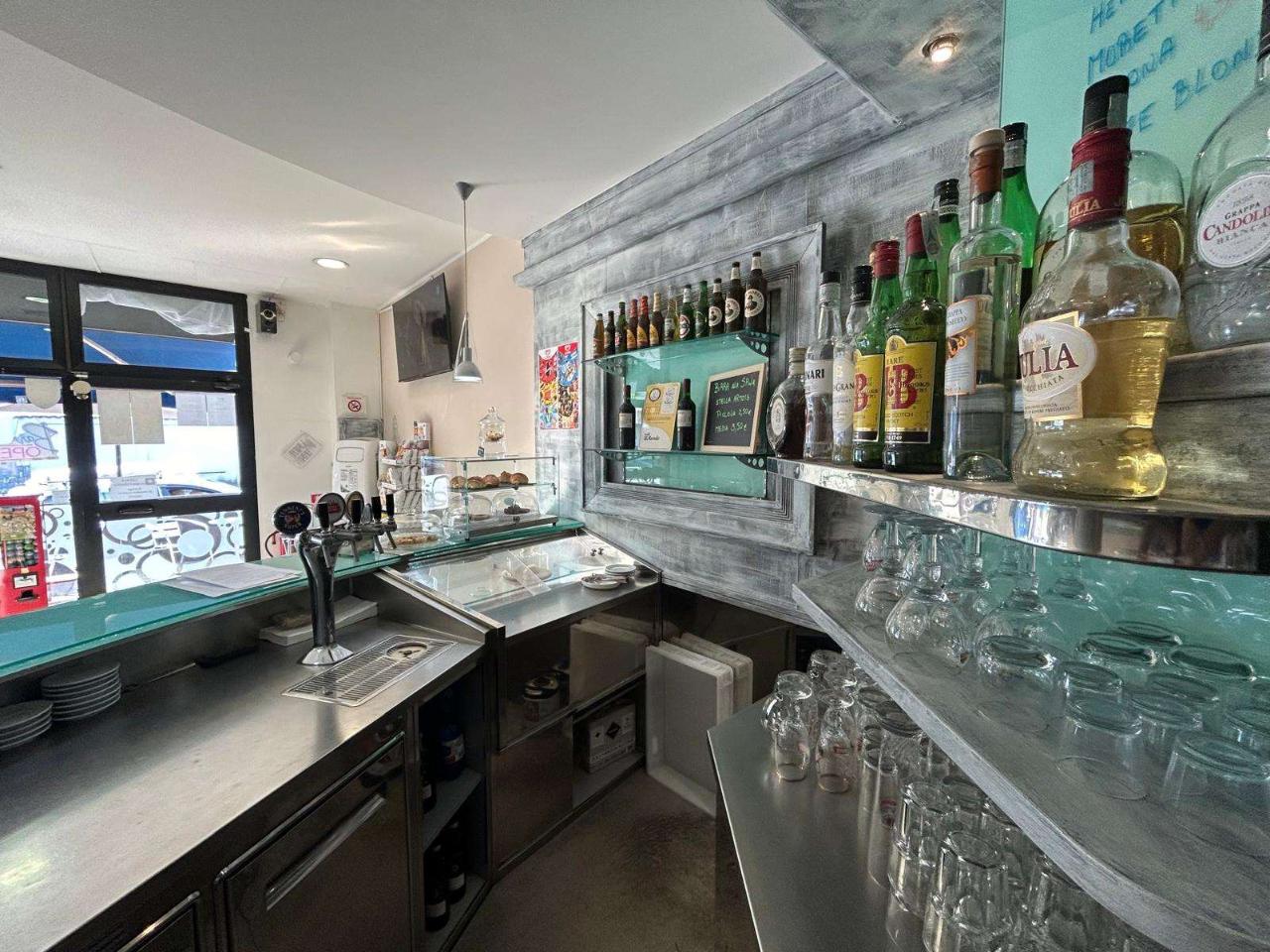 Bar in Corso Italia, Busto Arsizio, {3} - Foto 2