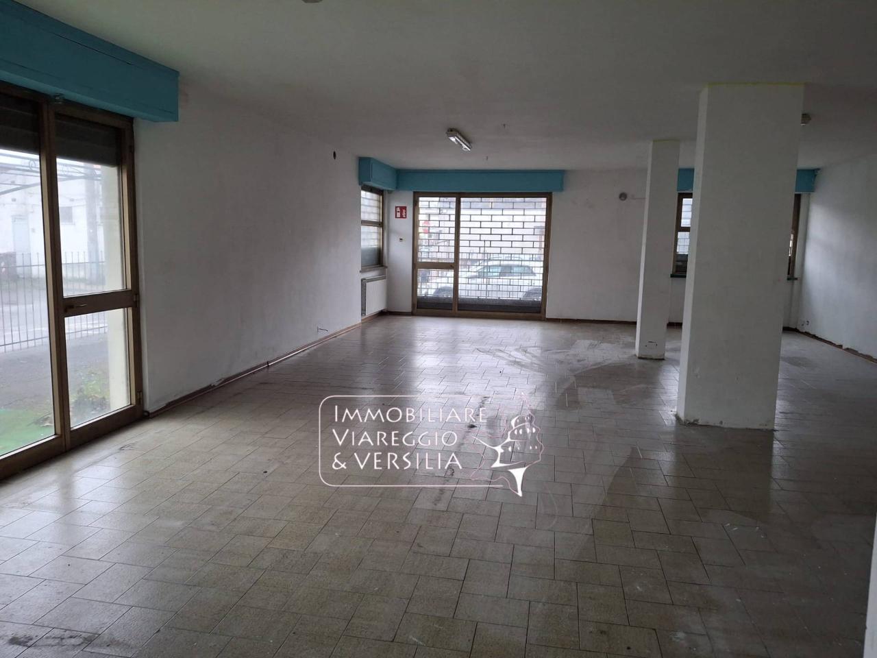 Negozio in Via Vetraia 7, Viareggio, {3} - Foto 1