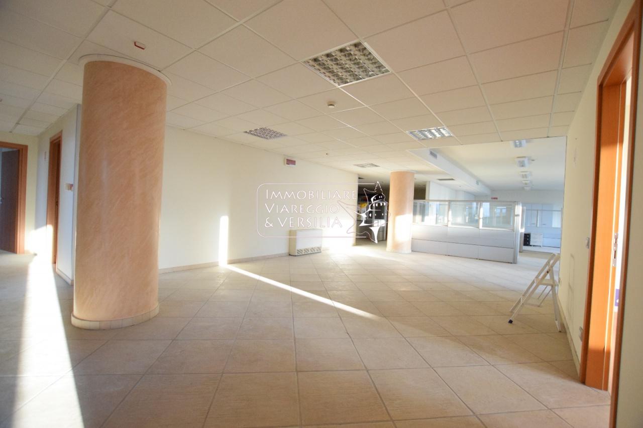 Ufficio in Via Aurelia Sud 10, Viareggio, {3} - Foto 1