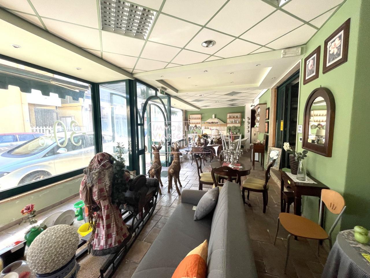 Negozio in Via Fratelli Cervi 20, Viareggio, {3} - Foto 2