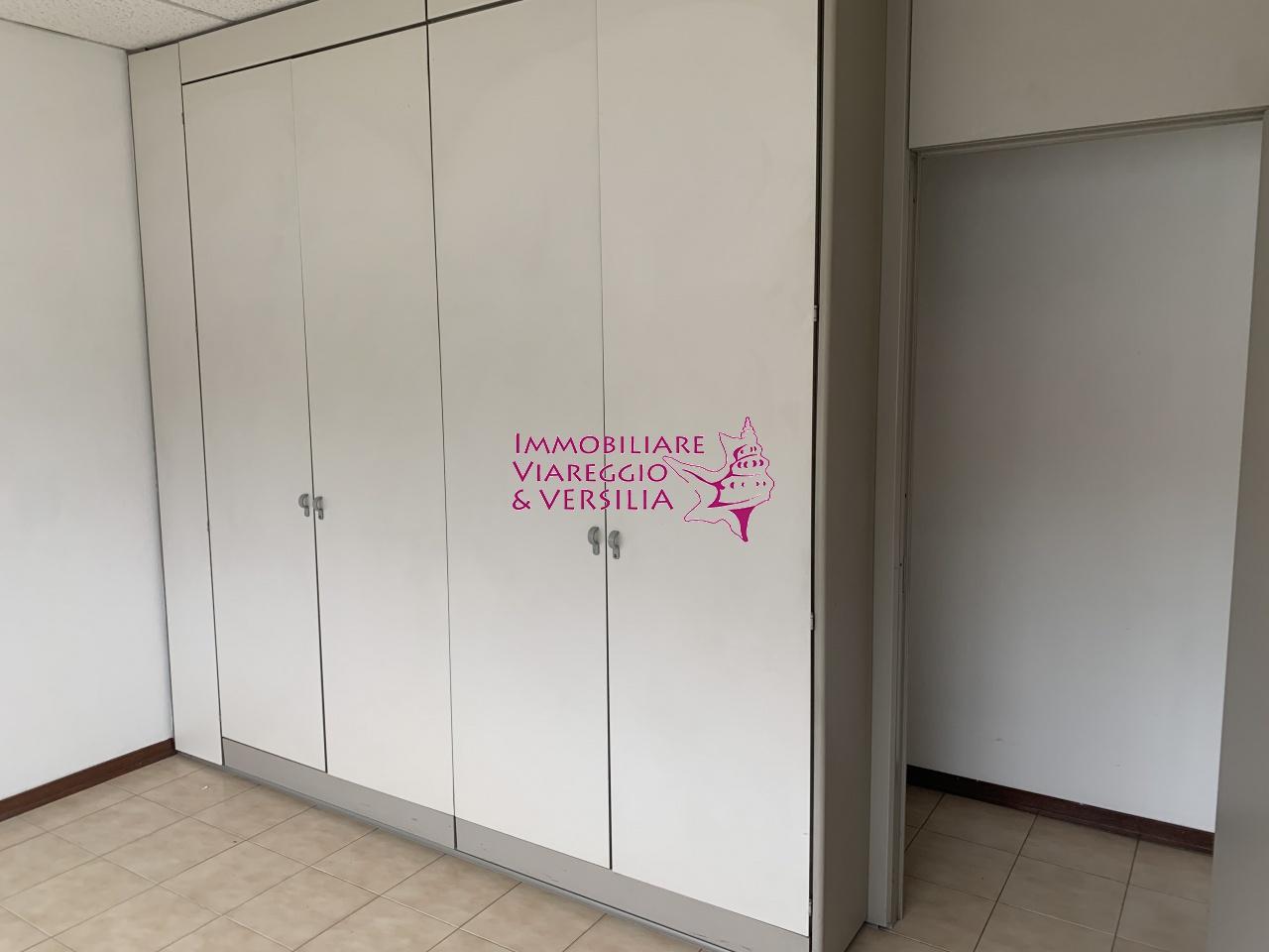Capannone in Largo Risorgimento, Viareggio, {3} - Foto 2