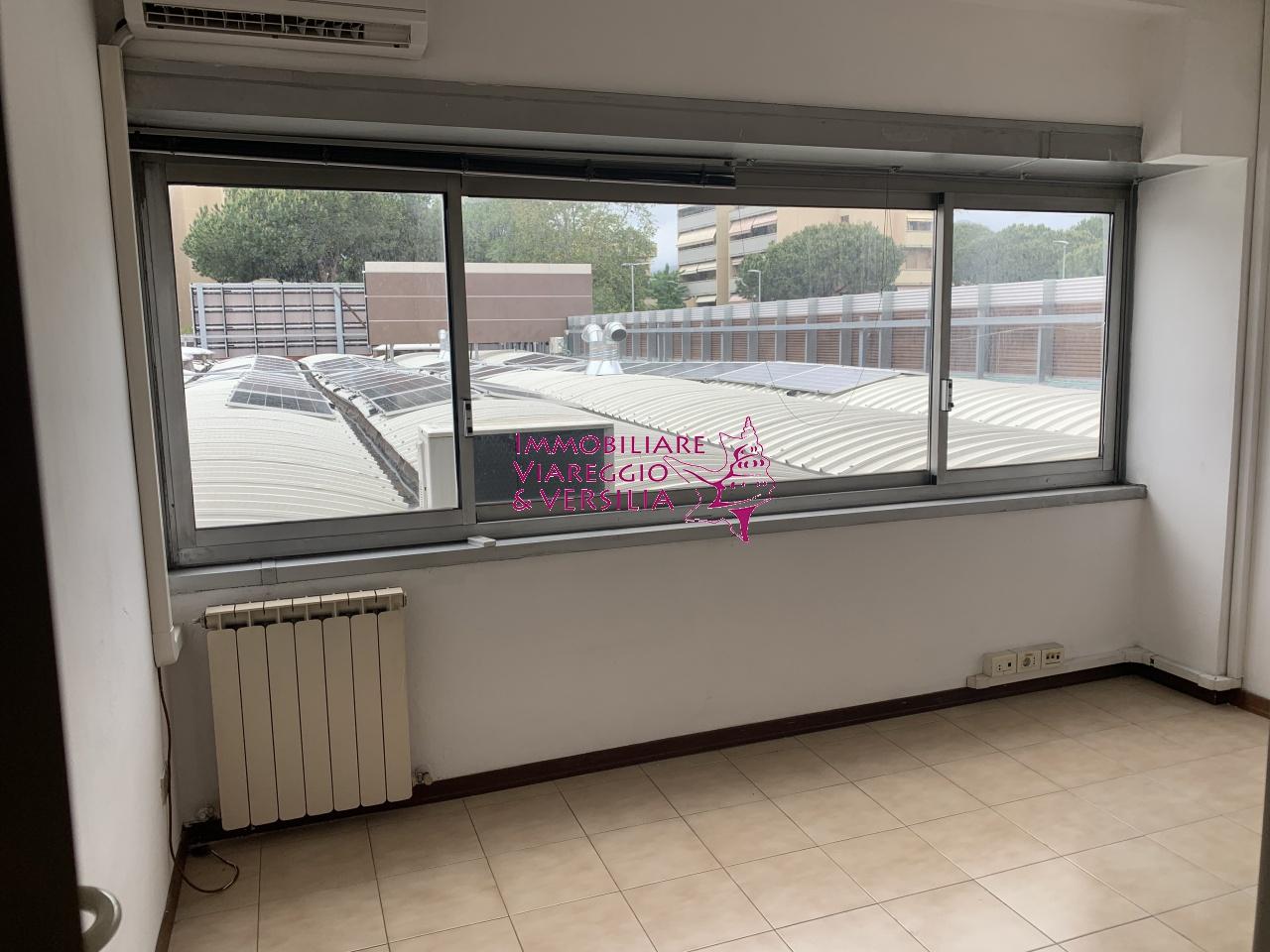 Capannone in Largo Risorgimento, Viareggio, {3} - Foto 1