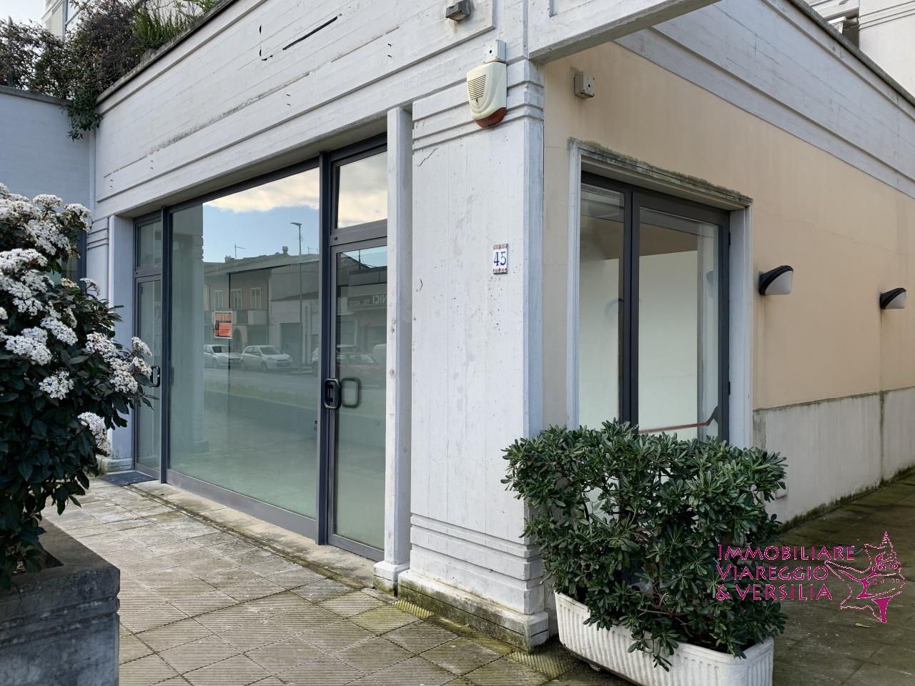 Negozio in Via Aurelia Nord, Viareggio, {3} - Foto 1