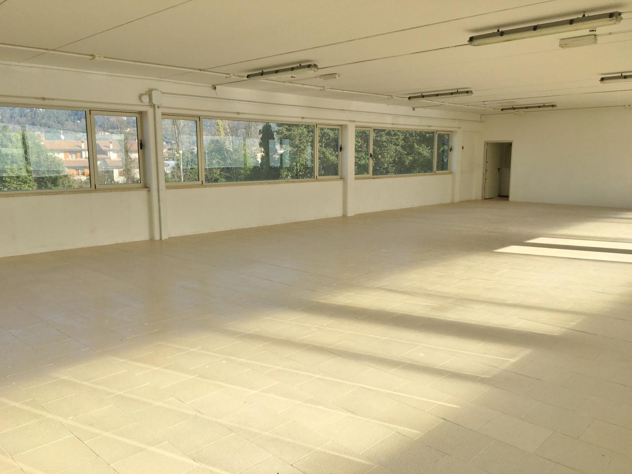 Magazzino in Via dei Metalmeccanici, Camaiore, {3} - Foto 1