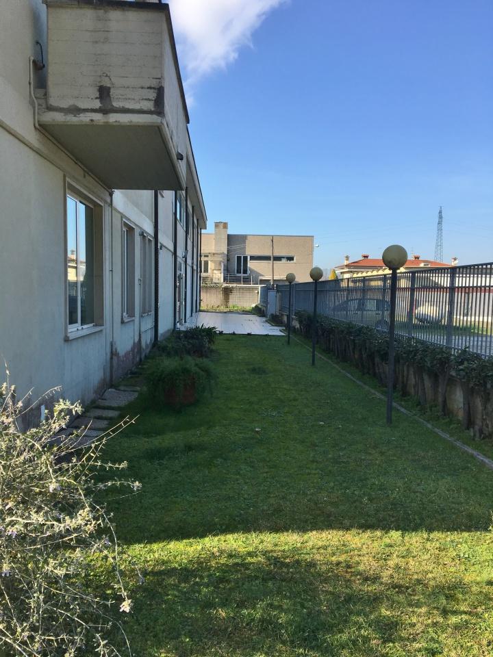 Magazzino in Via dei Metalmeccanici, Camaiore, {3} - Foto 2