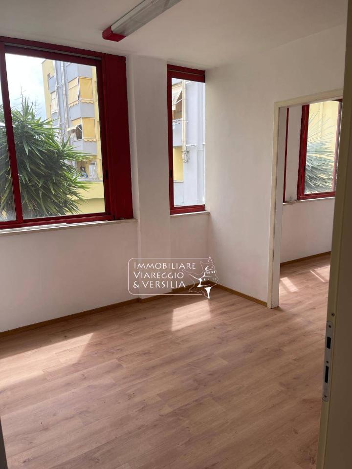 Ufficio in Via dei Lecci, Viareggio, {3} - Foto 2