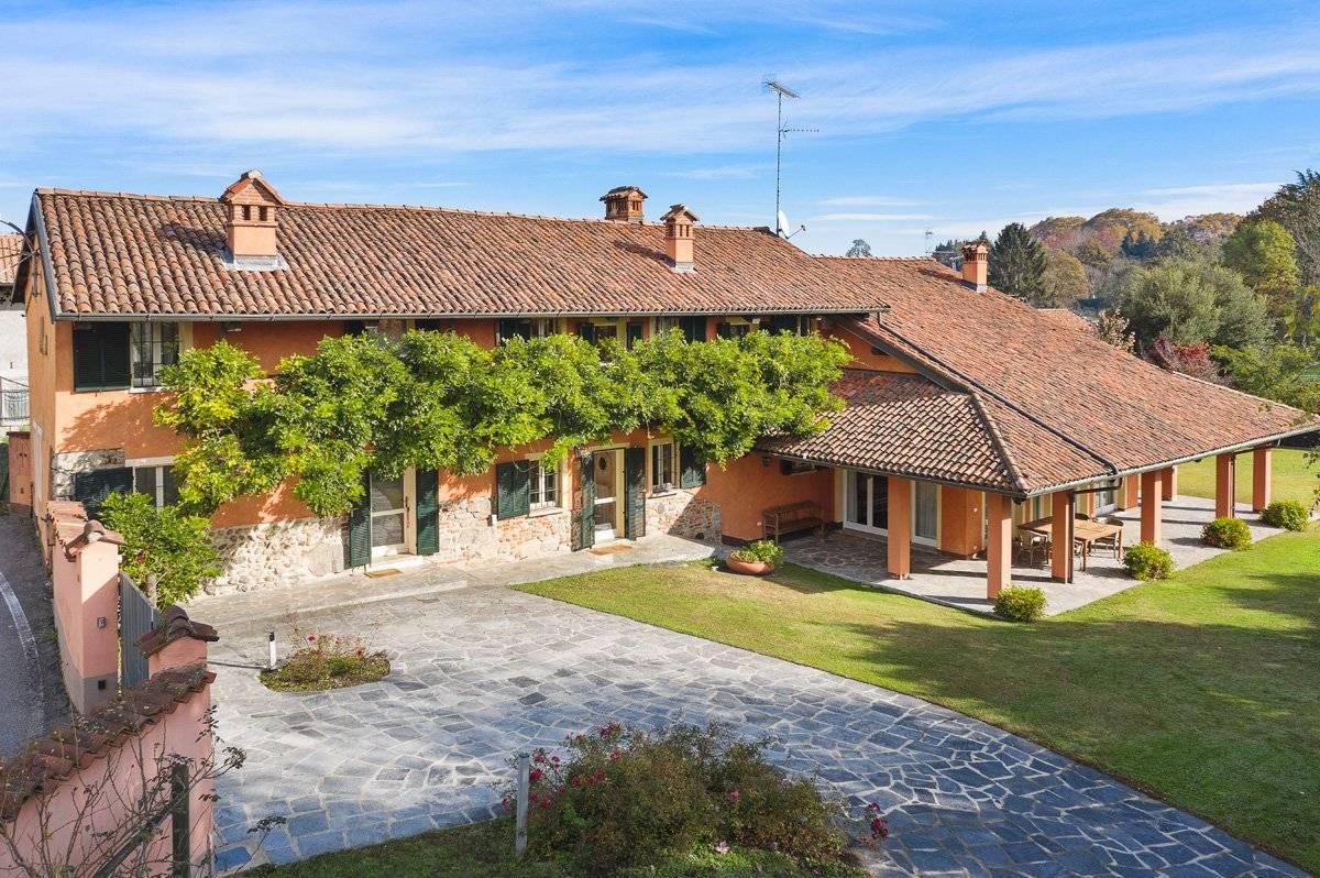Villa in vendita a Agrate Conturbia