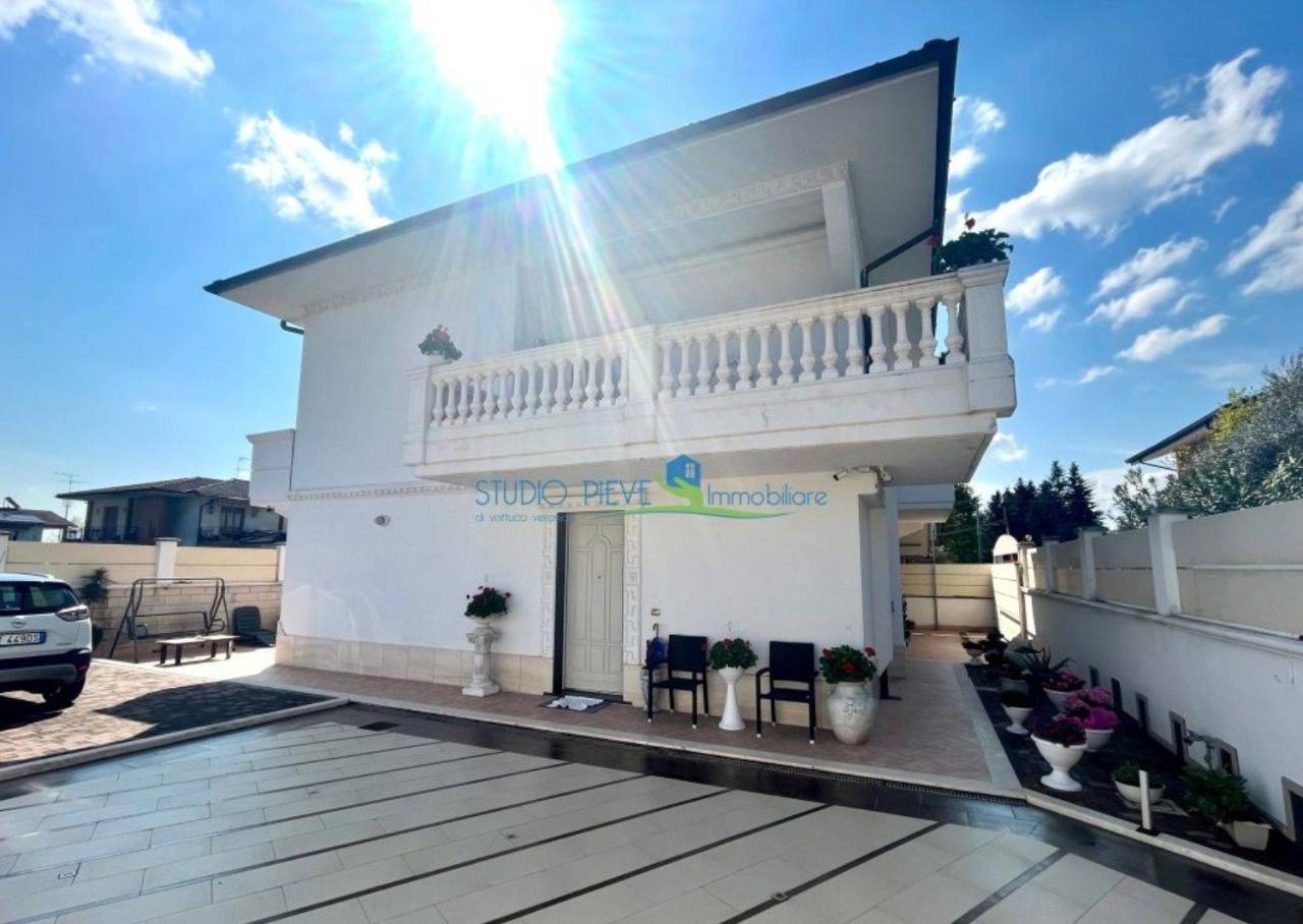Villa in vendita a Chiesina Uzzanese
