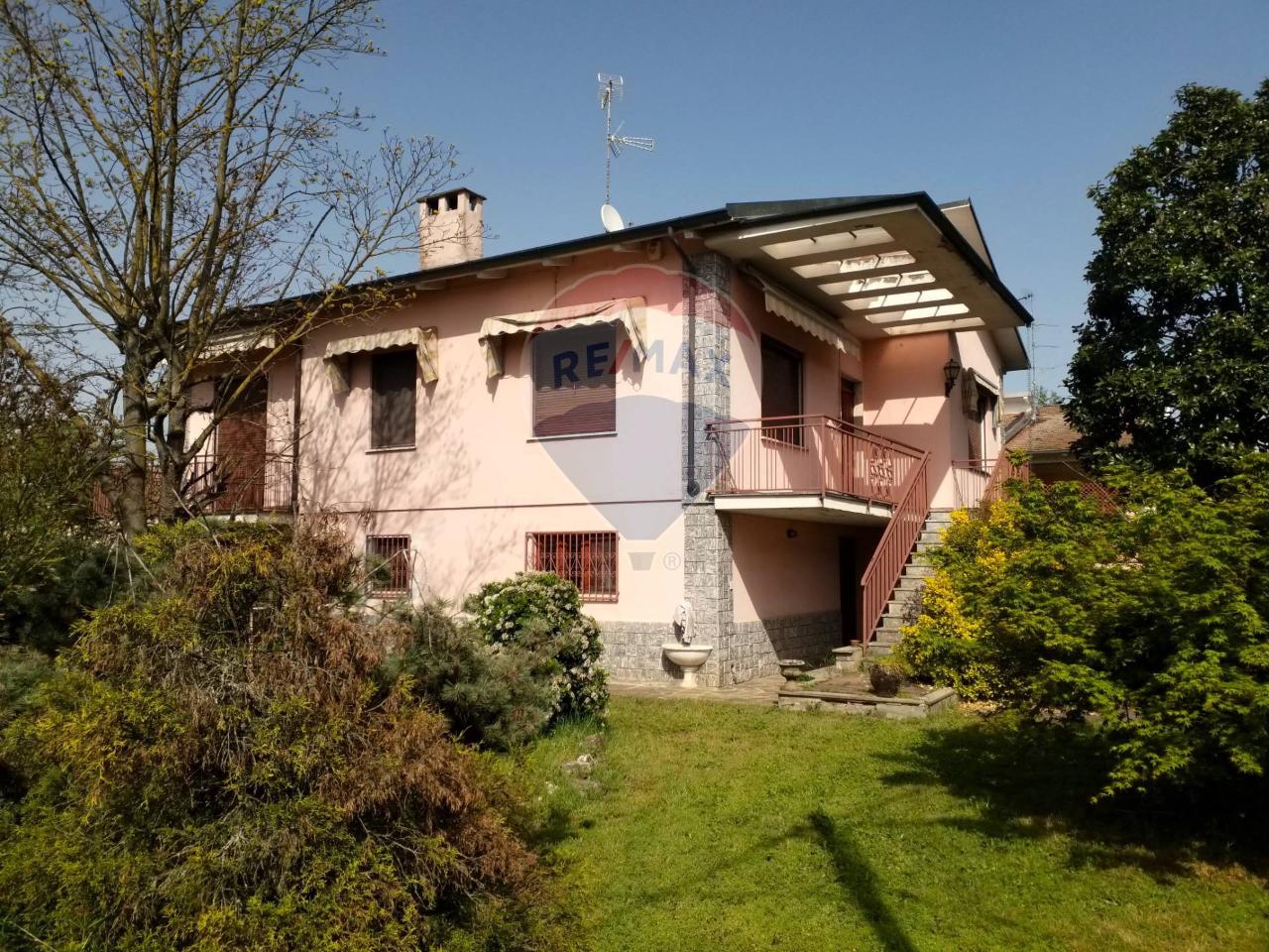 Villa in vendita a Suardi
