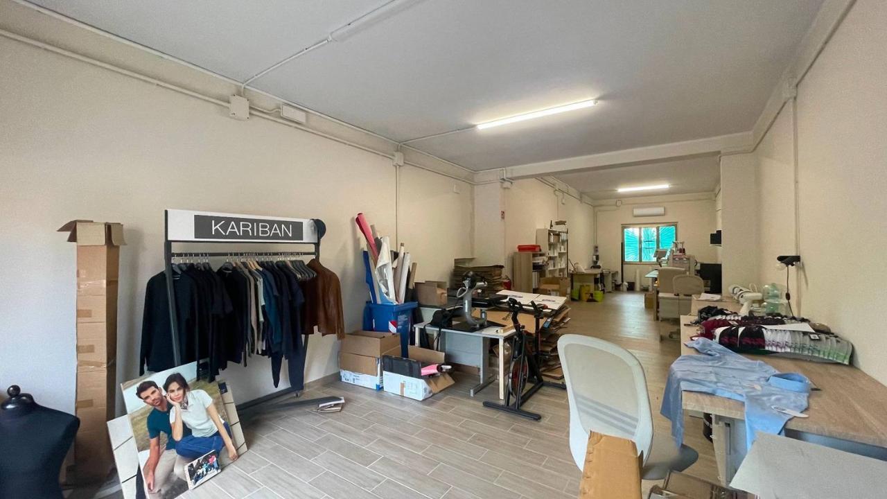 Locale commerciale in , Chiesina Uzzanese, {3} - Foto 1