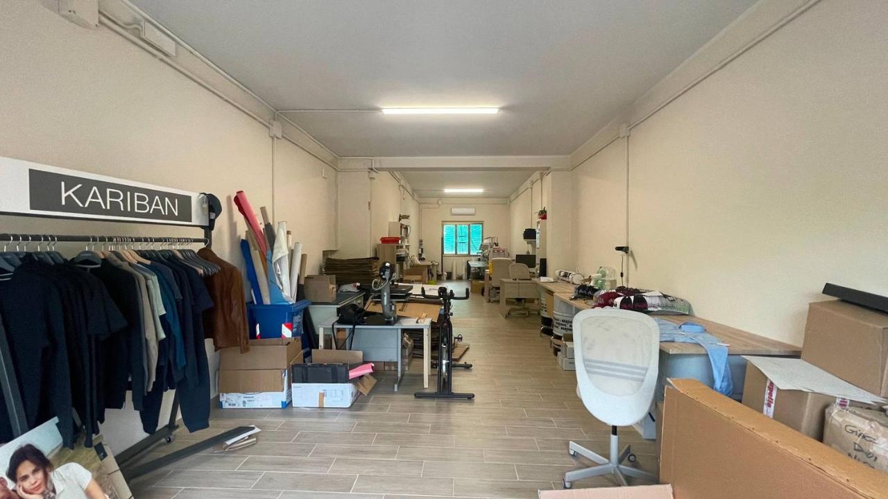Locale commerciale in , Chiesina Uzzanese, {3} - Foto 2