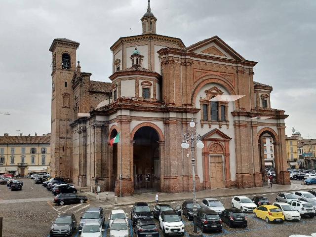 Bilocale in Piazza Duomo, Voghera - Foto 1