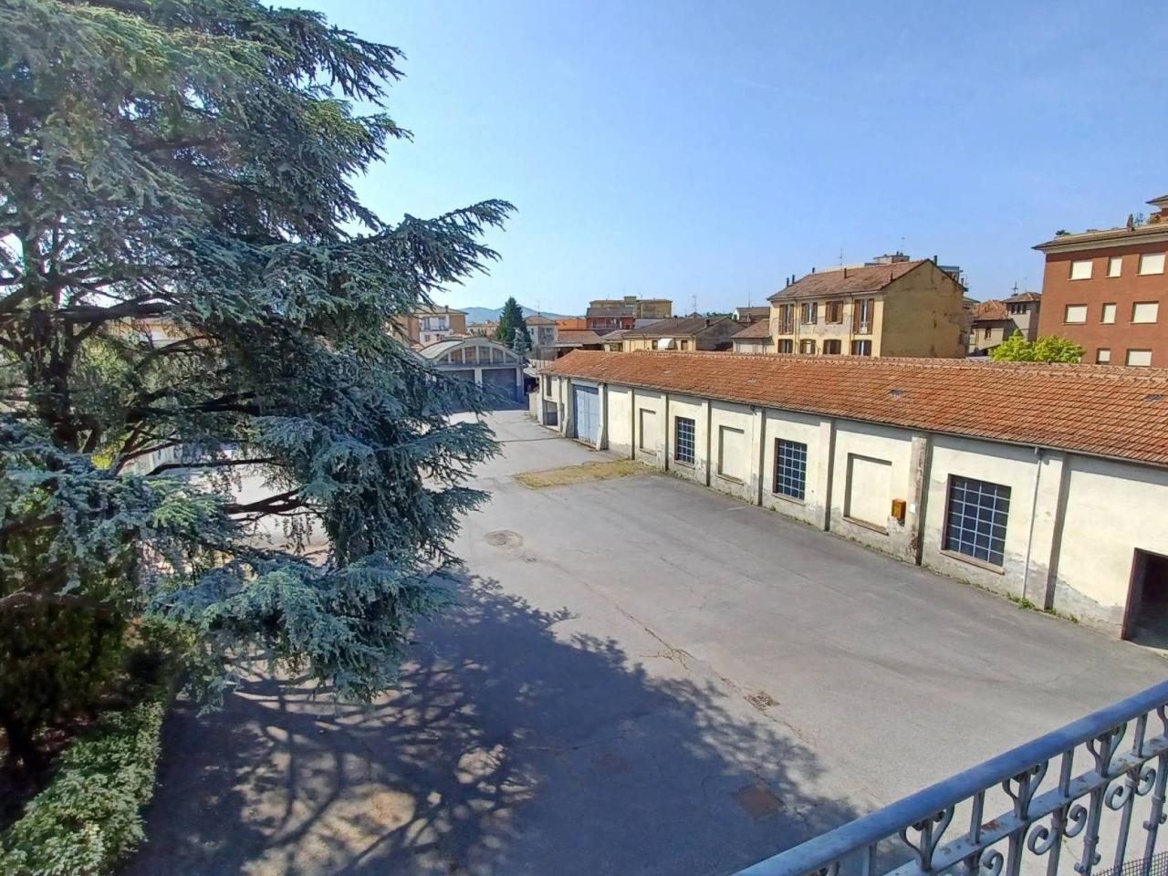 Palazzina commerciale in Via Giovanni Amendola 57, Voghera, {3} - Foto 1