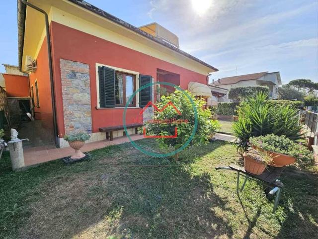 Villa in Via Giuseppe Giusti, Massa e Cozzile - Foto 1