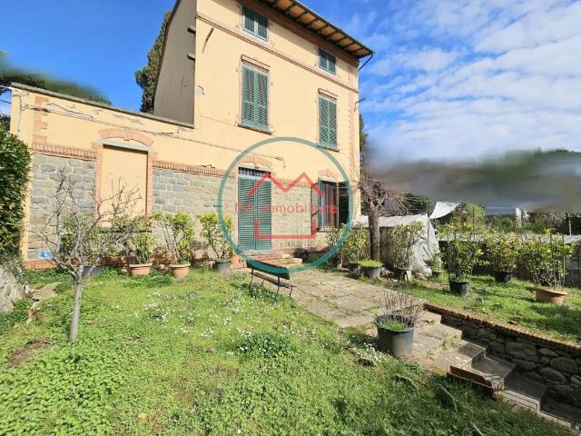 Villa in Viale della Libertà, Montecatini-Terme - Foto 1