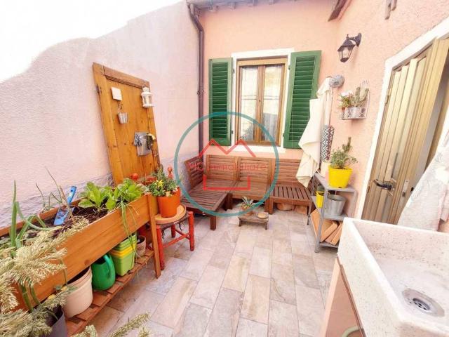 Casa indipendente in Via Vittorio Veneto, Pescia - Foto 1