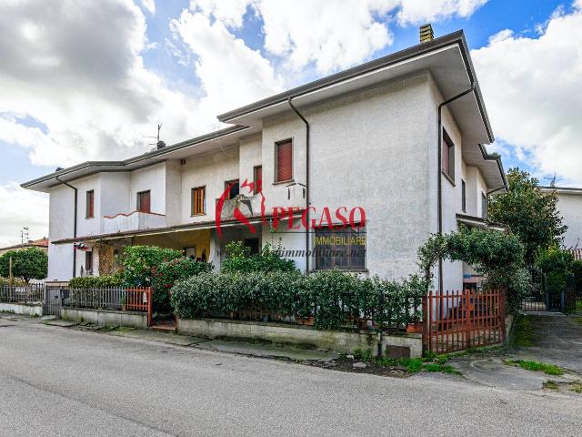 Terraced house in Via Galileo Galilei, Viareggio - Photo 1