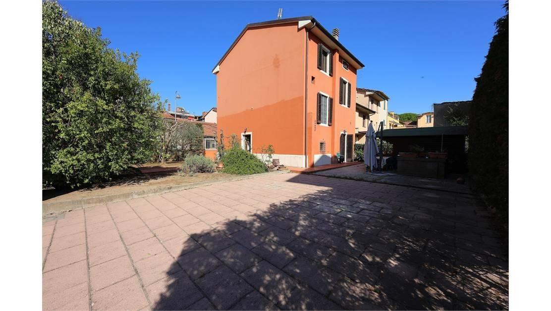 Casa indipendente in vendita a Montecatini Terme