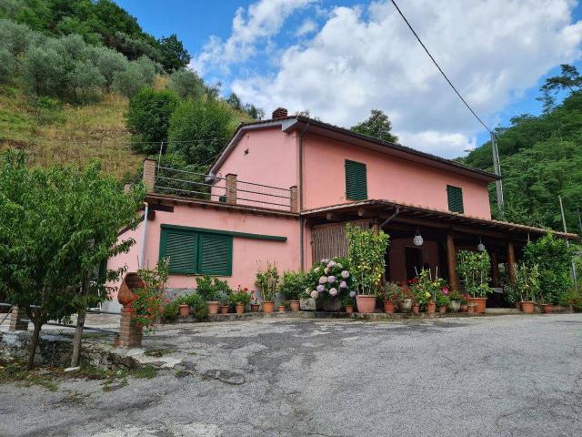 Country house or cottage, Pescia - Photo 1