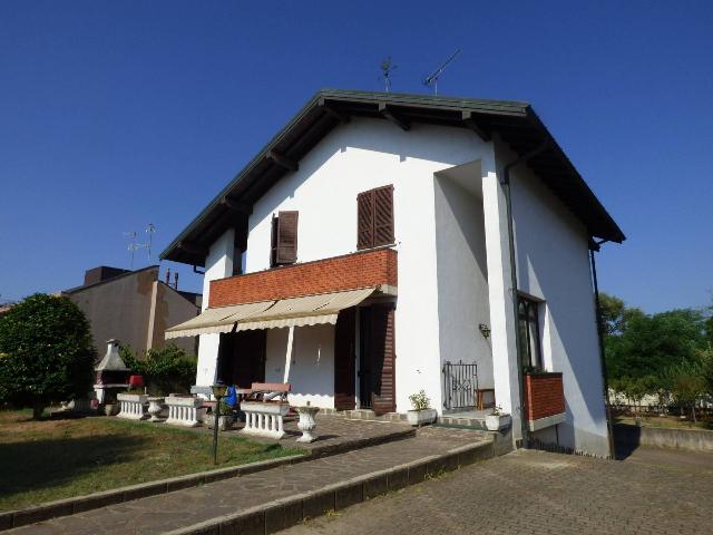 Villa in Viale Giacomo Leopardi, Vigevano - Foto 1