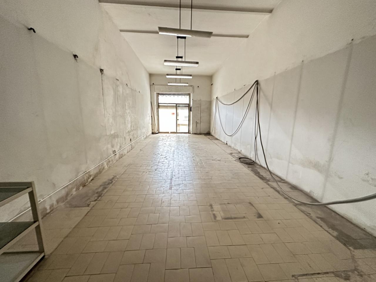 Palazzina commerciale in Via Duca della Vittoria 15, Rufina, {3} - Foto 1