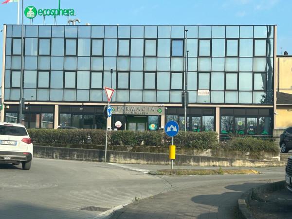 Negozio in Via Malogno 2, Palazzolo Sull'Oglio, {3} - Foto 2