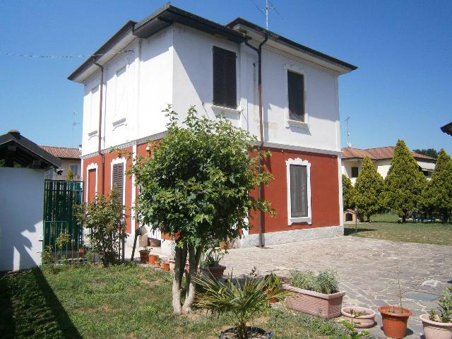 Mansion in Viale Agricoltura, Vigevano - Photo 1