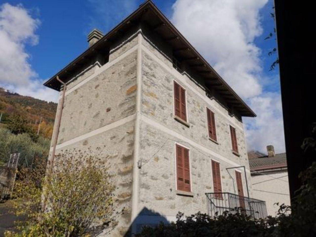 Villa in vendita a Buglio In Monte