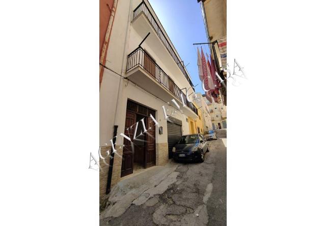 Detached house in Via Ruggero Settimo 18, Alcamo - Photo 1