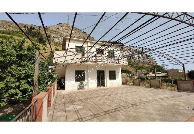 Detached house in Contrada Giardinazzo, Alcamo - Photo 1