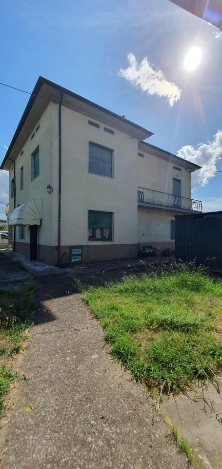 casa indipendente in vendita a Lucca in zona Picciorana
