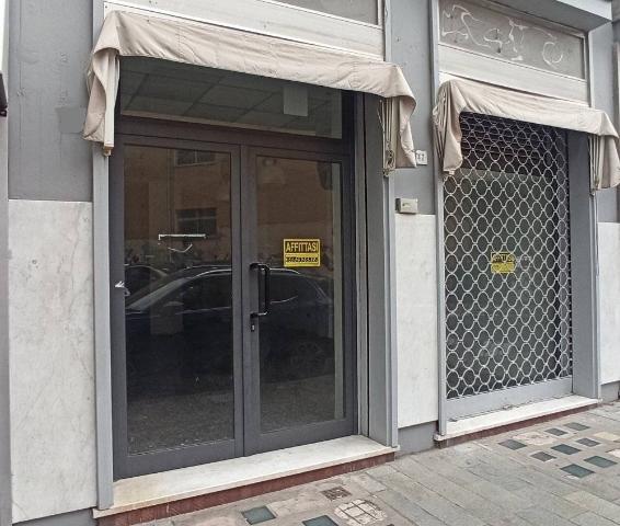 Negozio in Via Vincenzo E Tommaso Garassino, Savona - Foto 1