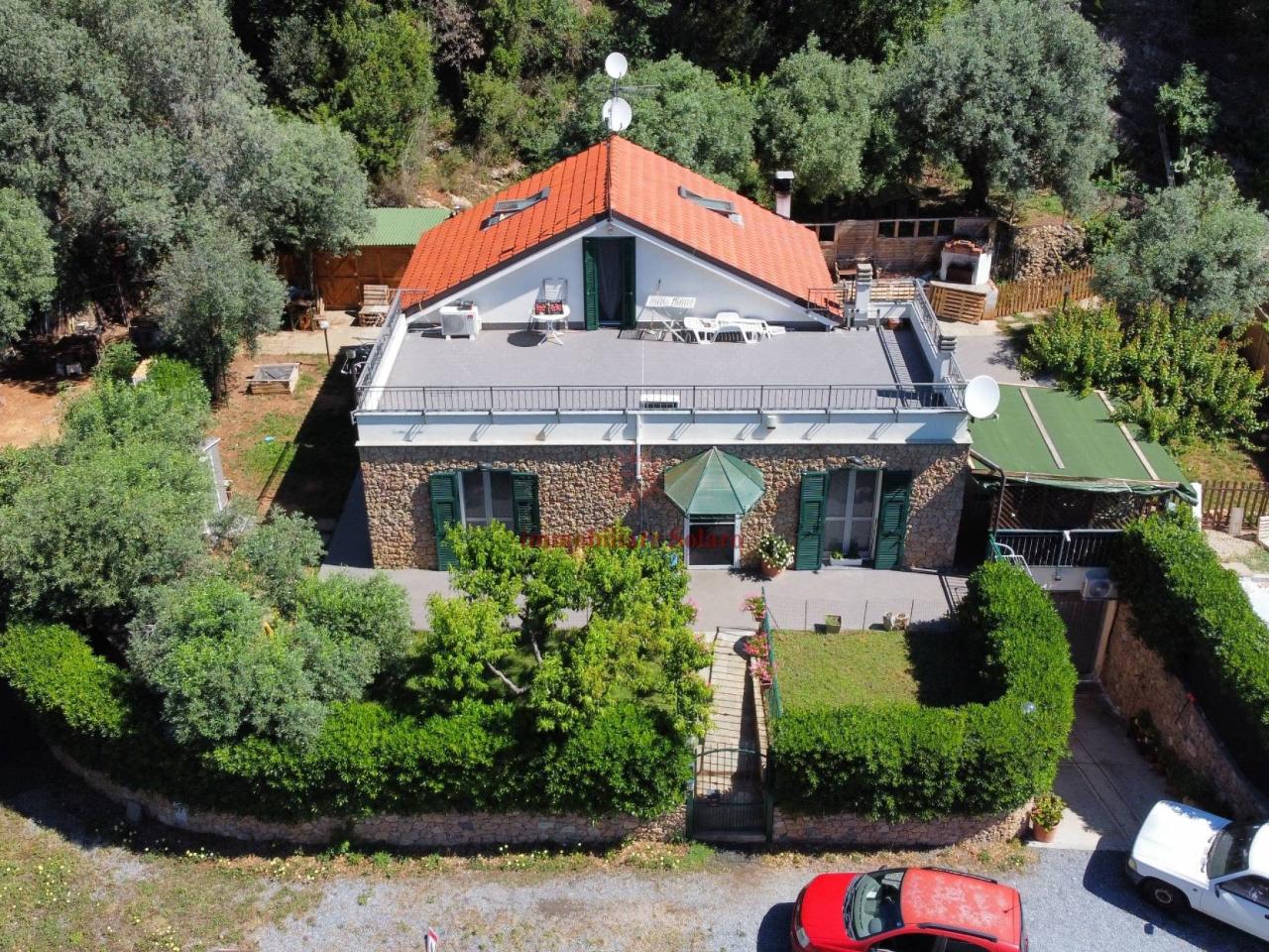 Villa in vendita a Cisano Sul Neva