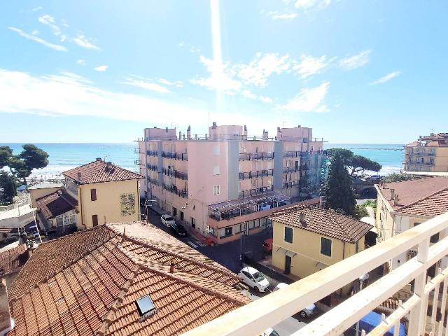 4-room flat in Via Francesco Agnese 34, Diano Marina - Photo 1