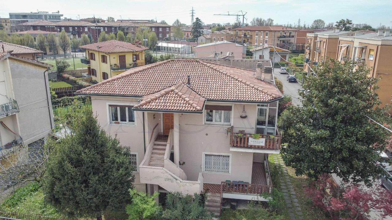 Villa bifamiliare in vendita a Brescia