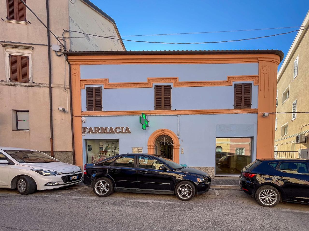 Negozio in Piazza Vittorio Emanuele II 19, Agugliano, {3} - Foto 1