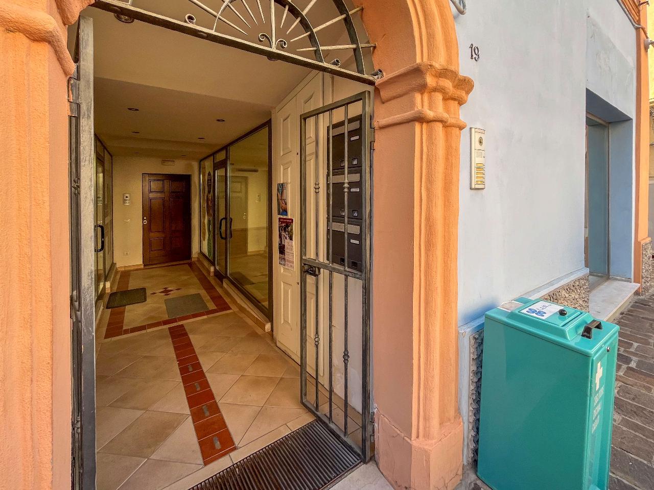 Negozio in Piazza Vittorio Emanuele II 19, Agugliano, {3} - Foto 2