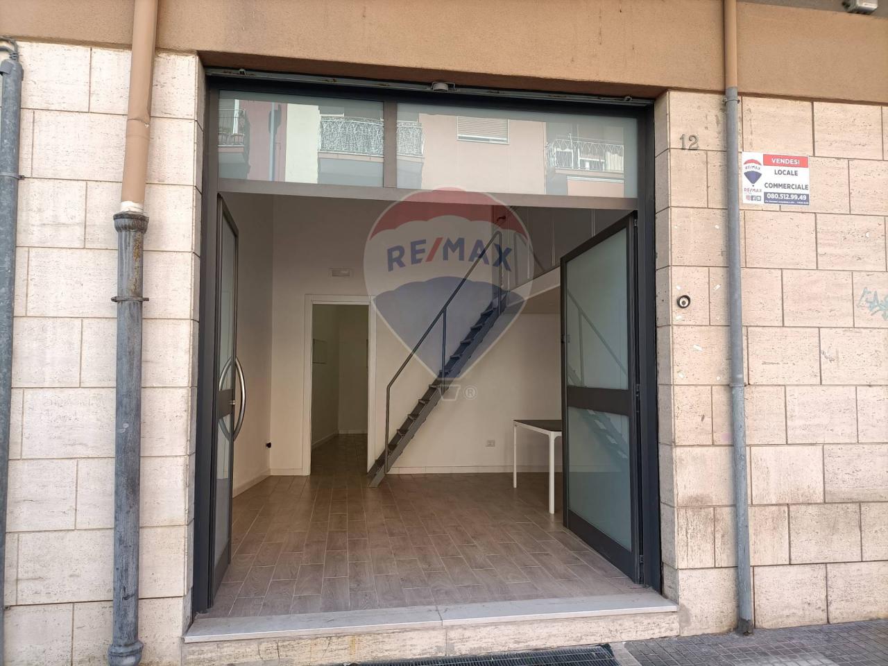 Negozio in Via Giuseppe Saverio Poli 12, Bari - Foto 1