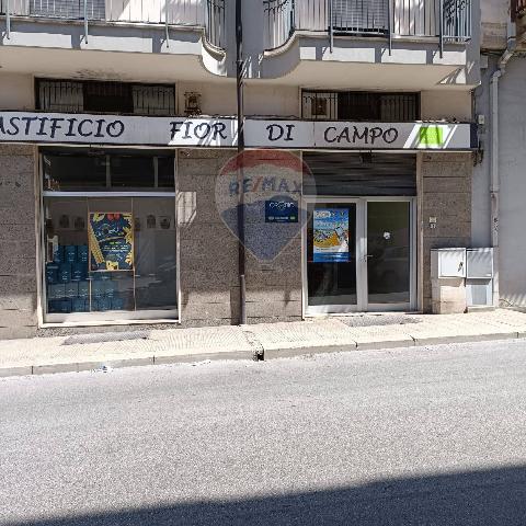 Negozio in Via Gravina 84, Altamura - Foto 1